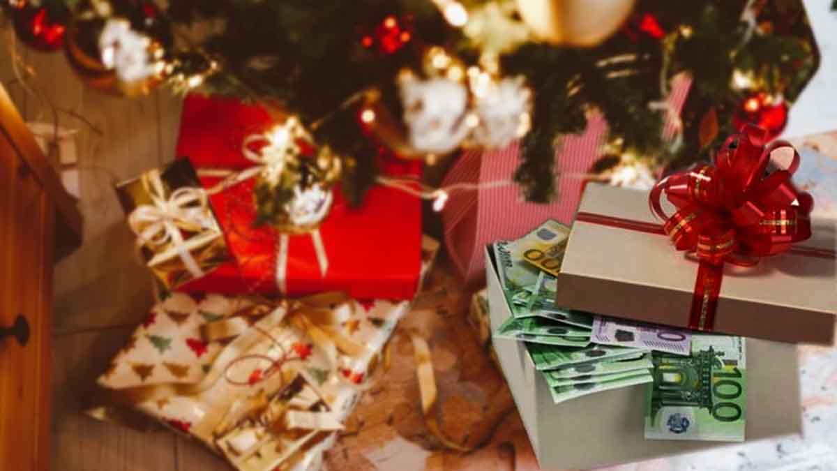 Pour Noël, évitez de déposer des chèques et des billets sous le sapin